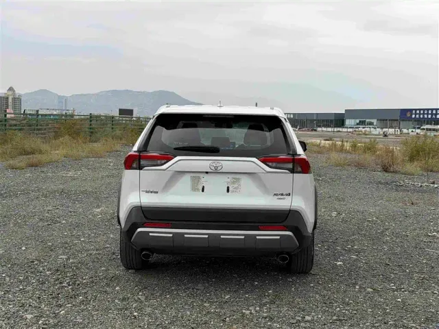 Toyota RAV4 — Фото автомобиля 5
