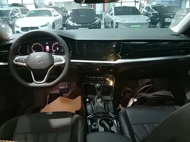 Volkswagen Passat — Фото автомобиля 9