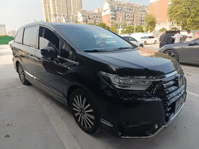 Honda Elysion 2022 2.0L e:HEV Luxury — Фото автомобиля 3