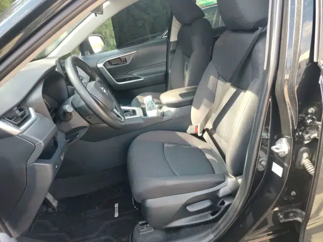 Toyota RAV4 — Фото автомобиля 11