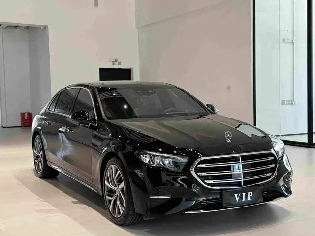 Mercedes-Benz E-Class — Фото автомобиля 3