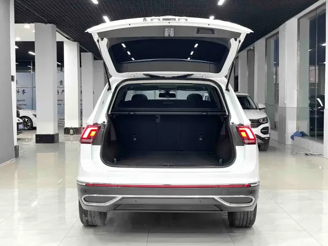 Volkswagen Tiguan L — Фото автомобиля 18