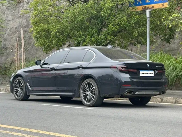 BMW 5 Series — Фото автомобиля 9