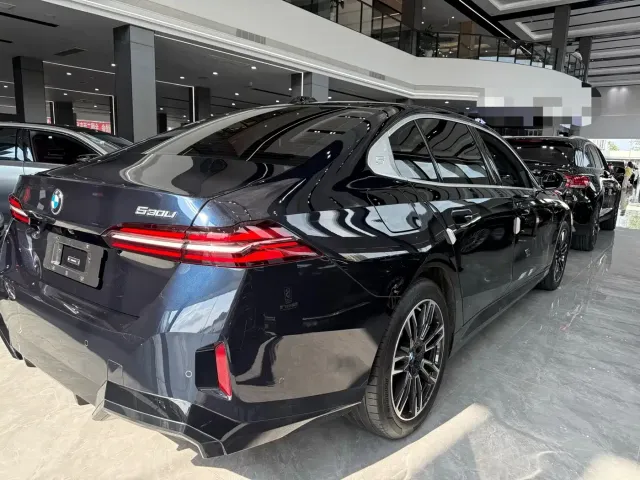 BMW 5 Series — Фото автомобиля 7