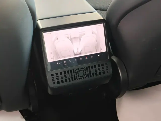 Tesla Model 3 — Фото автомобиля 14