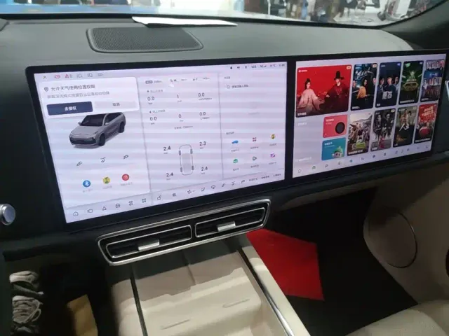 Li Auto L8 — Фото автомобиля 12