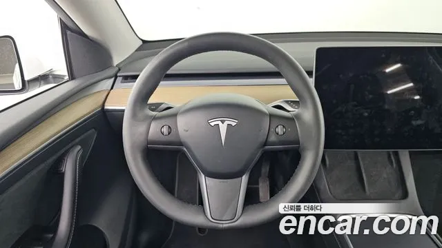 Tesla Model Y — Фото автомобиля 13