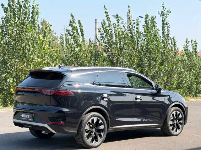 BYD Tang — Фото автомобиля 14
