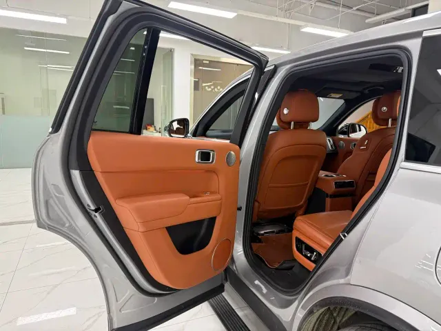 Li Auto L8 — Фото автомобиля 12