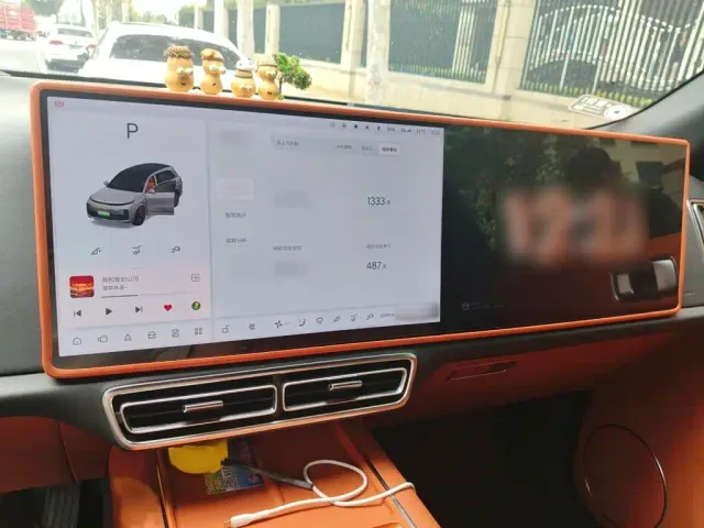 Li Auto L8 — Фото автомобиля 5
