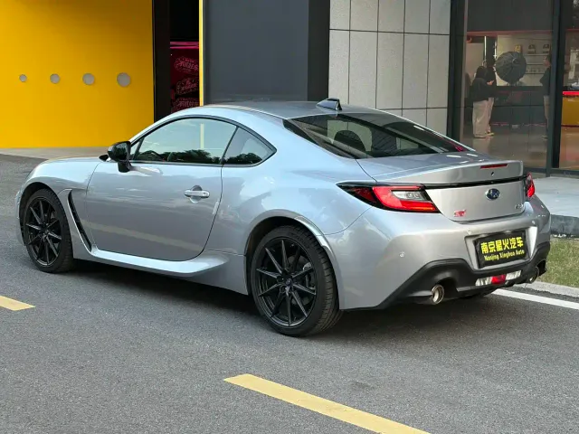 Subaru BRZ — Фото автомобиля 2