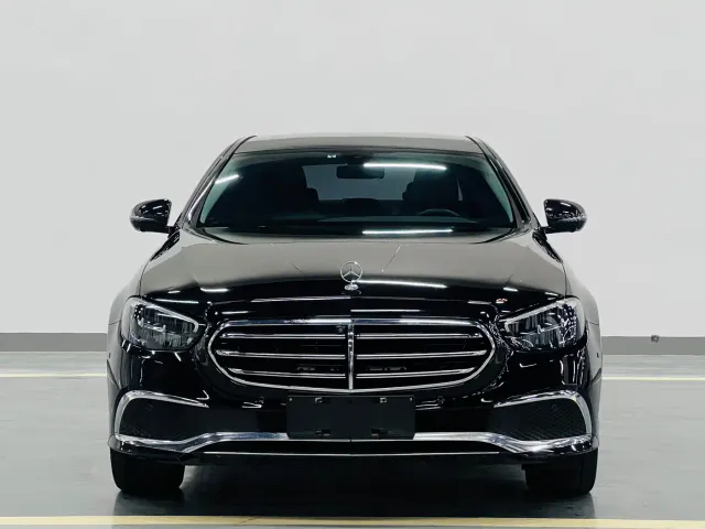 Mercedes-Benz E-Class — Фото автомобиля 2