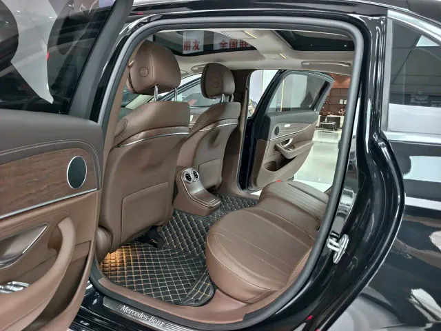Mercedes-Benz E-Class — Фото автомобиля 6