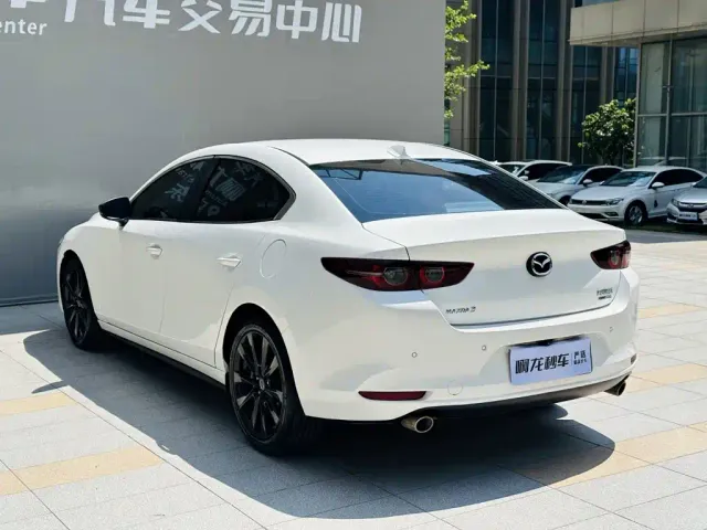 Mazda Axela — Фото автомобиля 16