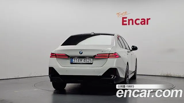 BMW 5-Series — Фото автомобиля 4