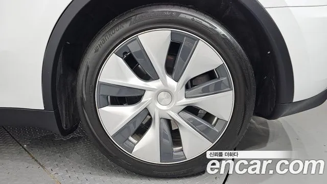 Tesla Model Y — Фото автомобиля 6