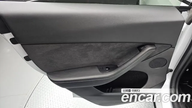 Tesla Model Y — Фото автомобиля 14