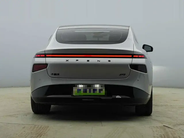 Xpeng P7 — Фото автомобиля 8