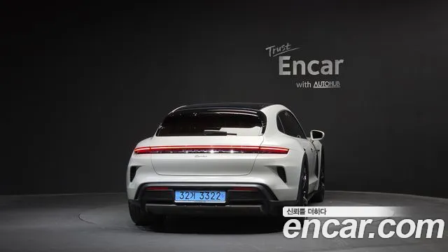 Porsche Taycan — Фото автомобиля 4