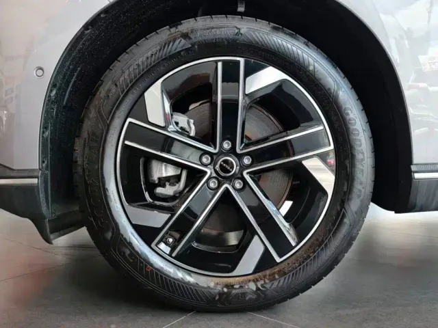 Volvo XC70 Plug-in Hybrid — Фото автомобиля 16