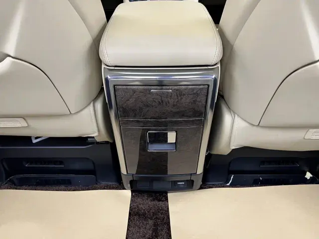 Toyota Alphard — Фото автомобиля 15