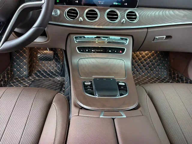 Mercedes-Benz E-Class — Фото автомобиля 16