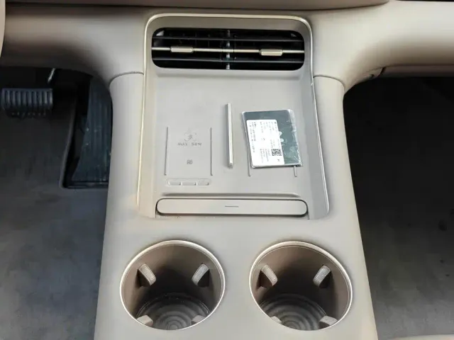 IM Motors LS6 — Фото автомобиля 19