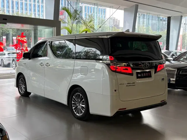 Toyota Vellfire — Фото автомобиля 24