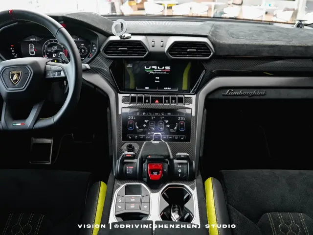 Lamborghini Urus — Фото автомобиля 9