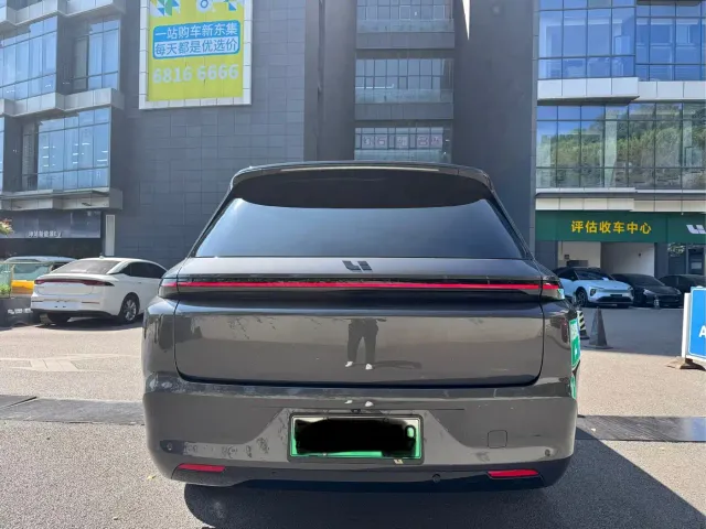 Li Auto L8 — Фото автомобиля 12