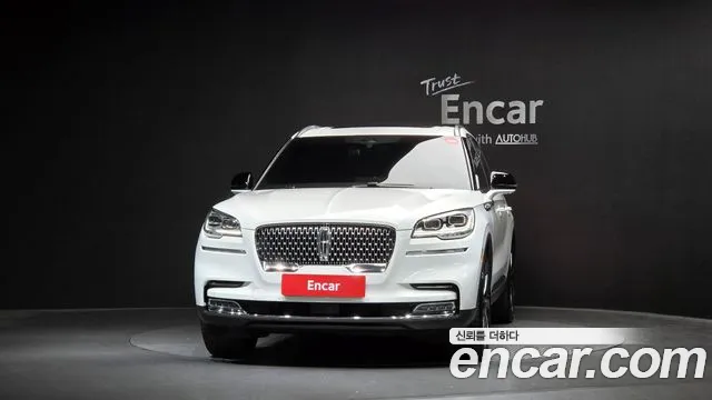 Lincoln Aviator 2nd Gen — Фото автомобиля 3