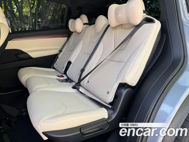 Tesla Model X — Фото автомобиля 8