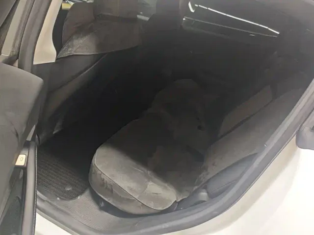 Tesla Model Y — Фото автомобиля 16