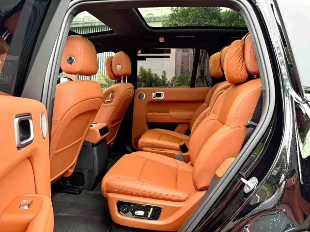 Li Auto L8 — Фото автомобиля 6