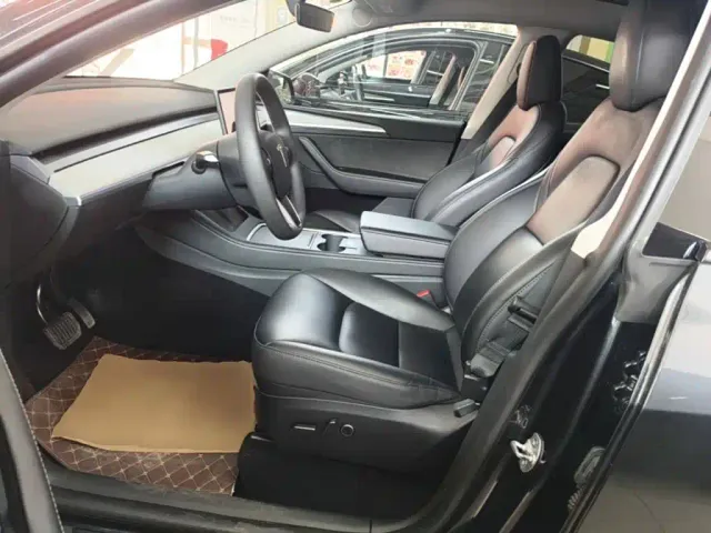Tesla Model Y — Фото автомобиля 14