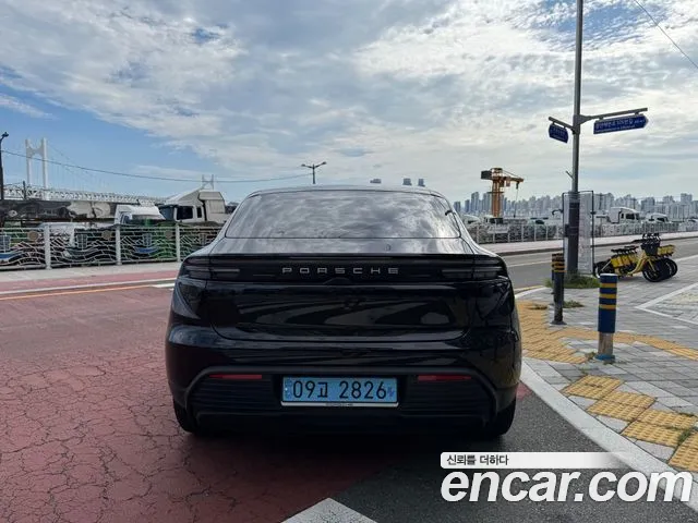Porsche Macan — Фото автомобиля 12