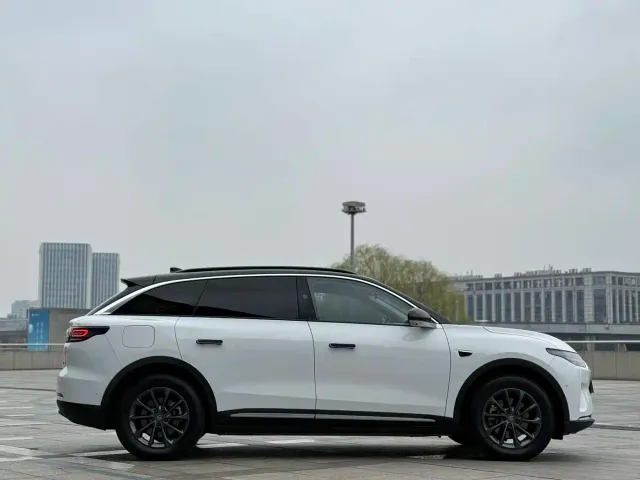 Leapmotor C11 — Фото автомобиля 9