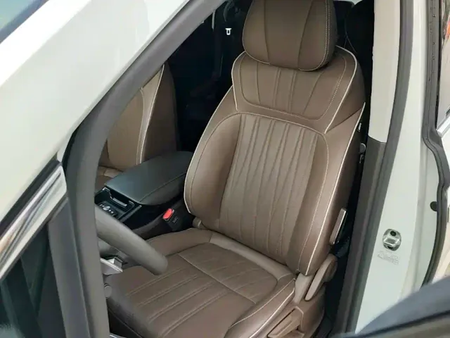 Roewe iMAX8 — Фото автомобиля 14