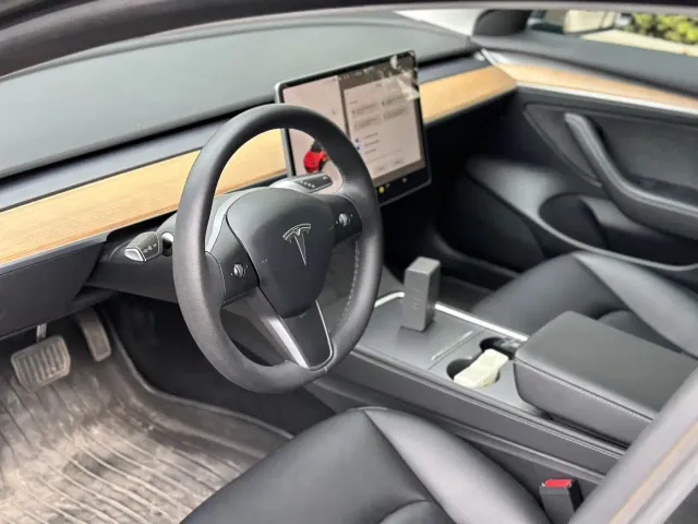 Tesla Model 3 — Фото автомобиля 11