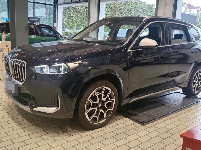 Фотография автомобиля — BMW X1