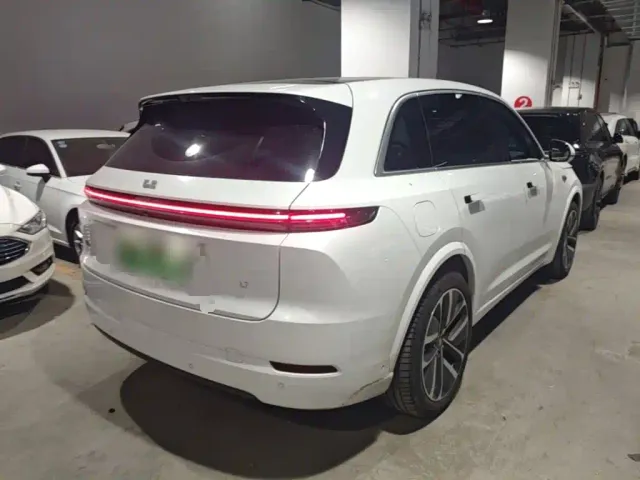 Li Auto L7 — Фото автомобиля 6