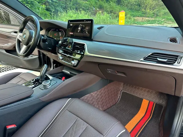 BMW 5 Series — Фото автомобиля 9