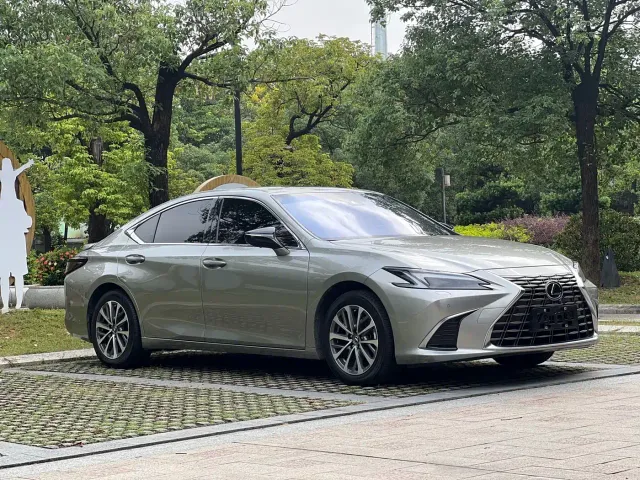 Lexus ES — Фото автомобиля 6