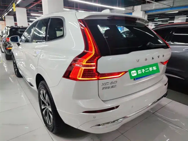 Volvo XC60 — Фото автомобиля 4