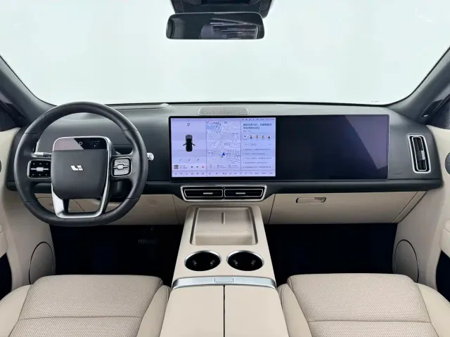 Li Auto L9 — Фото автомобиля 4