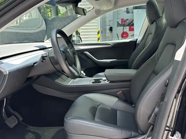 Tesla Model Y — Фото автомобиля 6
