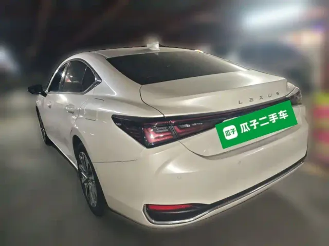 Lexus ES — Фото автомобиля 4