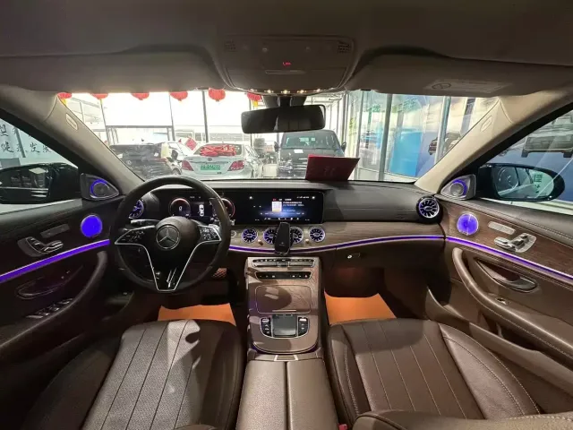 Mercedes-Benz E-Class — Фото автомобиля 5