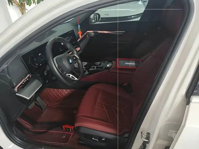 BMW 5 Series — Фото автомобиля 14