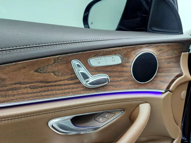 Mercedes-Benz E-Class — Фото автомобиля 16